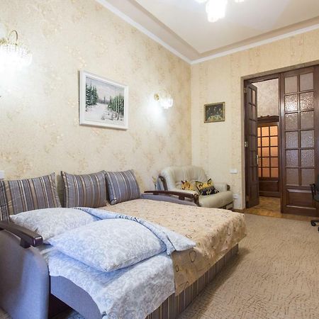 Apartment In The Center Of Harkiv Exterior foto