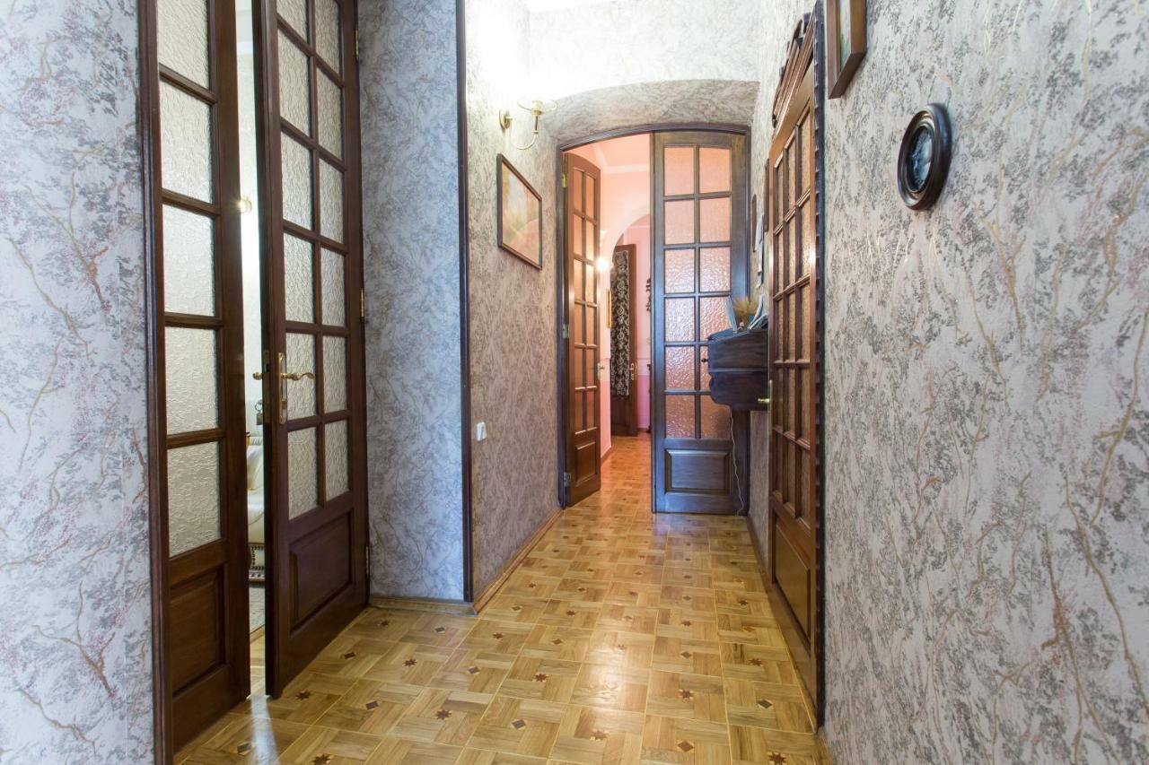 Apartment In The Center Of Harkiv Exterior foto